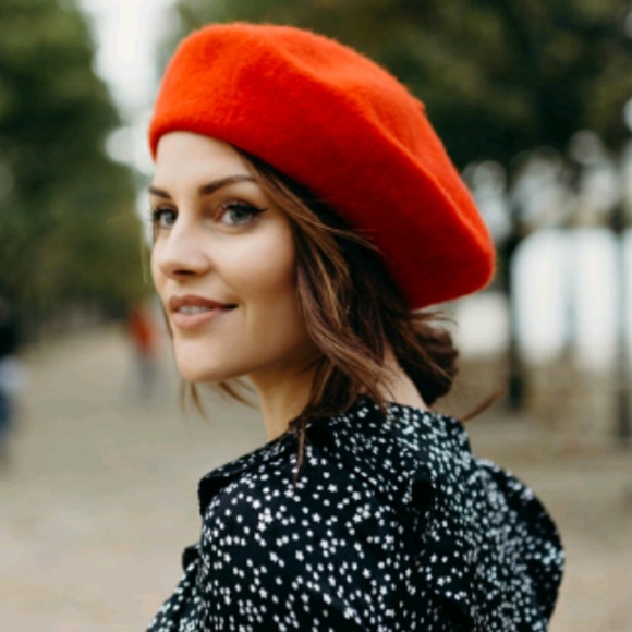 Accessories - ❤Simple Chic Red Beret